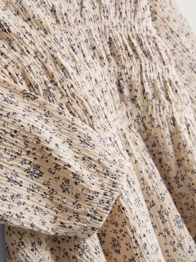 0–36 Monate | Set aus langärmeligem Oberteil und Hose mit Blumenmuster und Crinkle-Effekt
