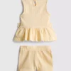0–36 Monate | Set aus Oberteil mit gesticktem Blumenmuster und Peplum-Saum sowie Shorts