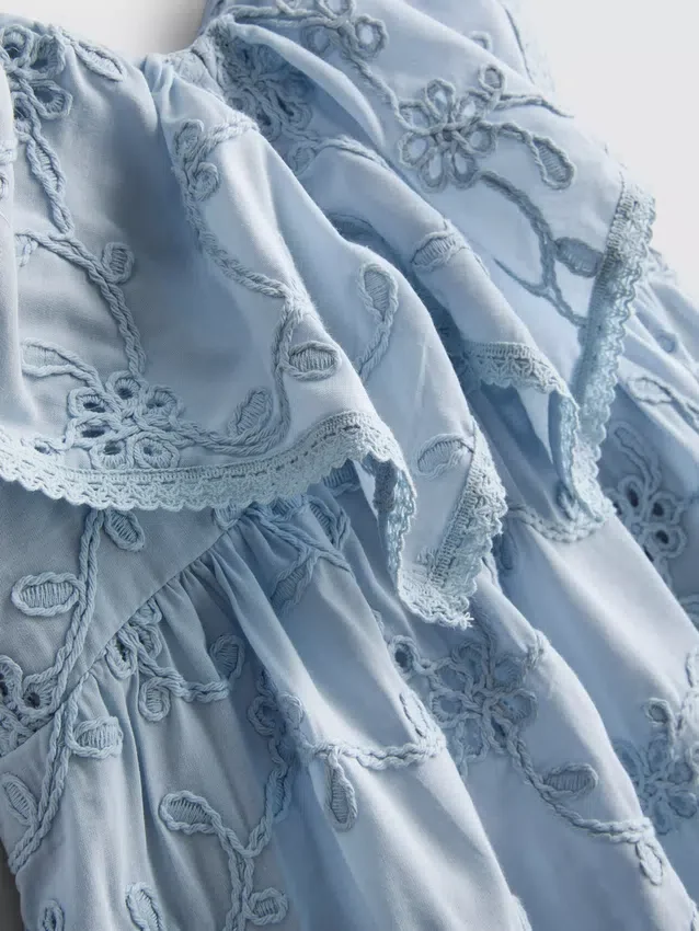 1,5–12 Jahre | «The Edit» – Smockkleid mit Blumenstickerei