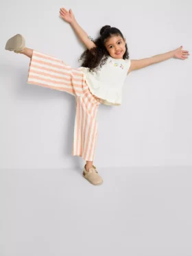 1,5–8 Jahre | Besticktes Set aus Oberteil mit Schößchen und Hose
