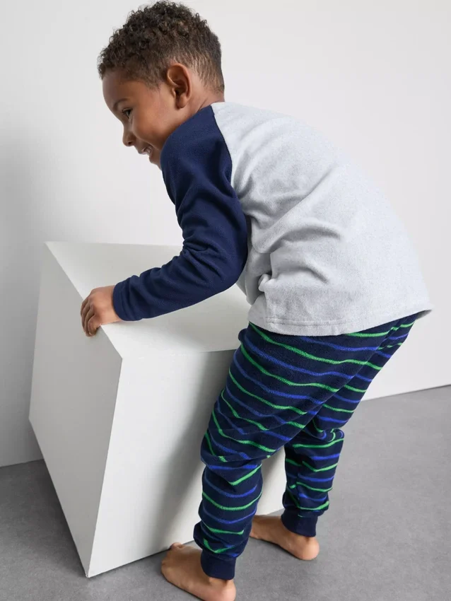 1,5–8 Jahre | Fleece-Schlafanzug mit Dinosaurier-Motiv