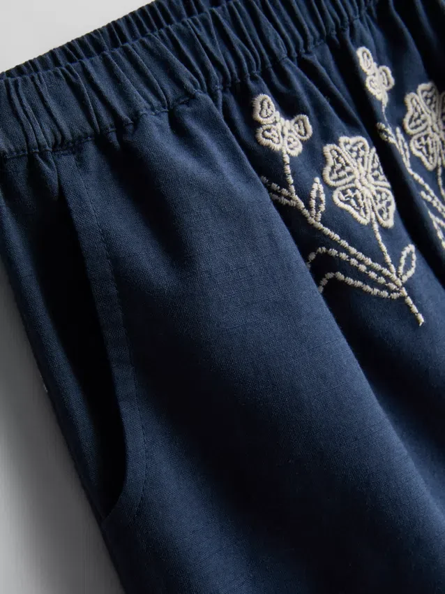 1,5–9 Jahre | Hose mit Blumenstickerei