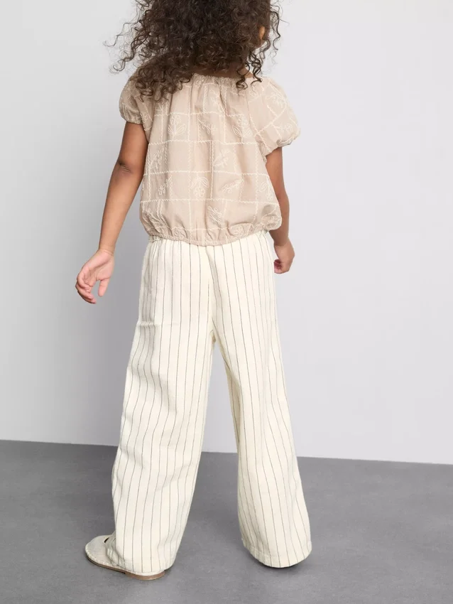 1,5–9 Jahre | Nadelstreifen-Jeans mit weitem Bein