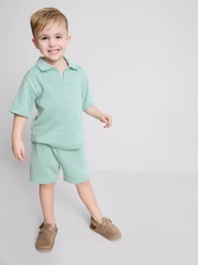 1,5–9 Jahre | Set aus gestreiftem Hemd und Shorts