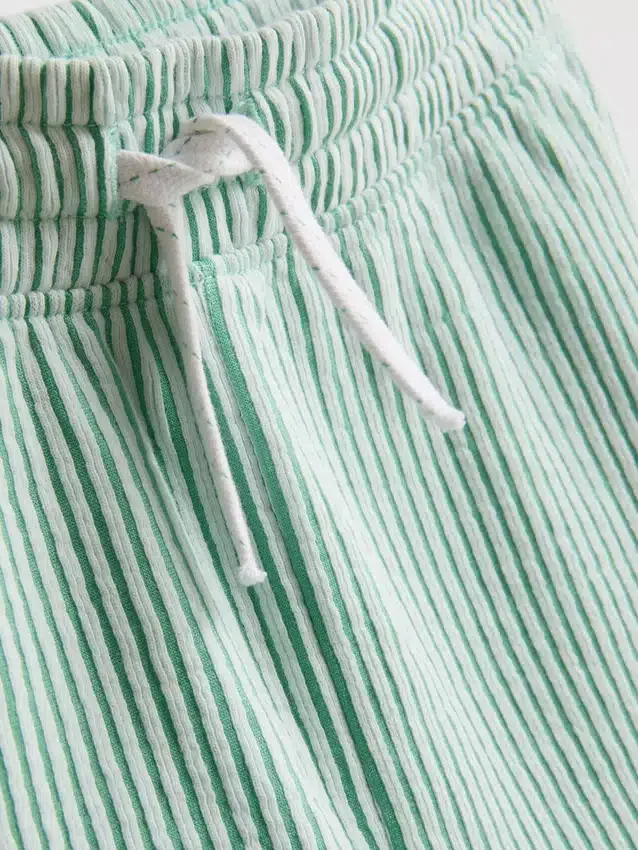 1,5–9 Jahre | Set aus gestreiftem Hemd und Shorts