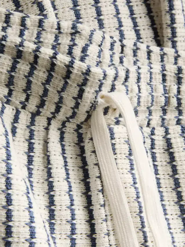 7–15 Jahre | Set aus gestreiftem Strickhemd und Shorts