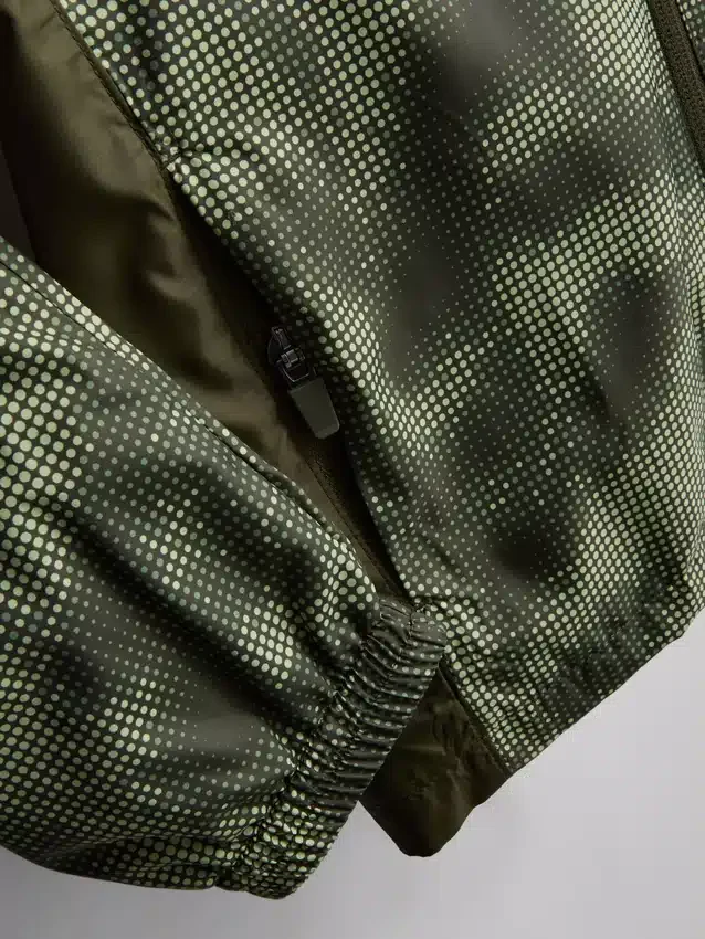7–15 Jahre | Sportjacke mit Reissverschluss und Camouflage-Print