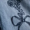 7–15 Jahre | Weite-Jeans mit gestickter Blumen-Schleife