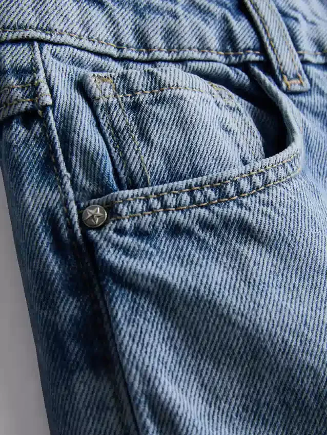 7–15 Jahre | Weite-Jeans mit gestickter Blumen-Schleife