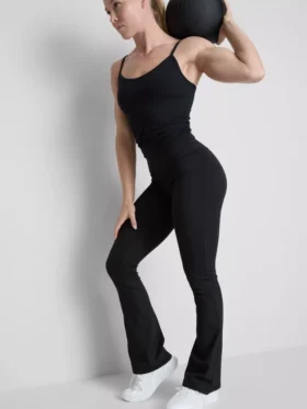 Aktiv-Leggings mit hoher Taille, sanfter Stützkraft und ausgestelltem Schnitt