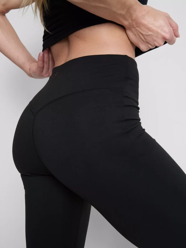 Aktiv-Leggings mit hoher Taille, sanfter Stützkraft und ausgestelltem Schnitt