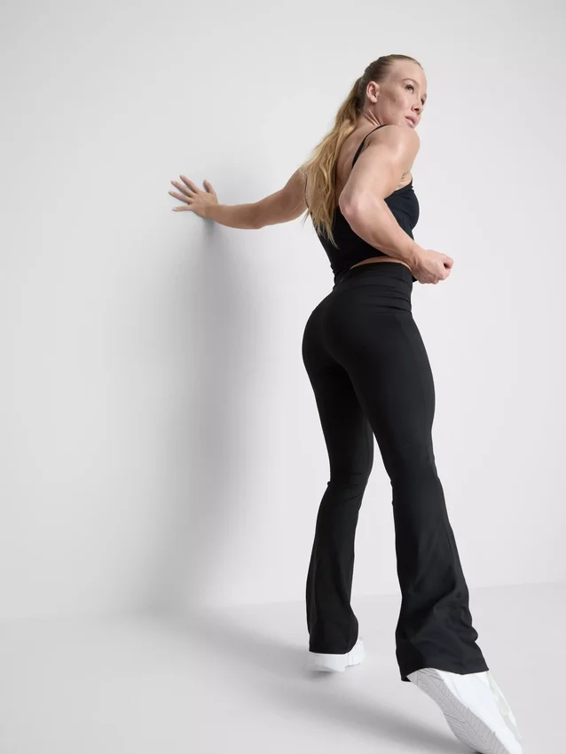 Aktiv-Leggings mit hoher Taille, sanfter Stützkraft und ausgestelltem Schnitt