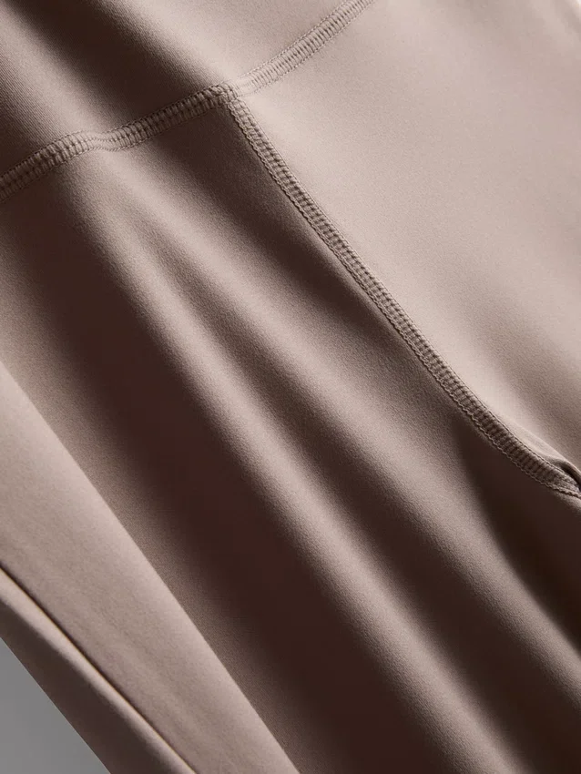 Aktiv-Leggings mit hoher Taille und ausgestelltem Schnitt