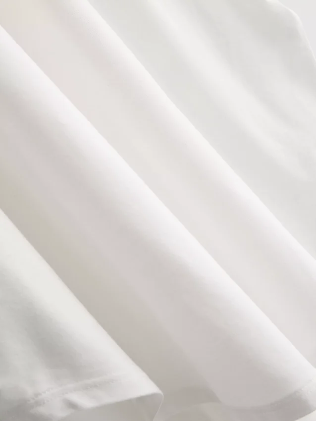 Aktiv-T-Shirt mit abgerundetem Saum