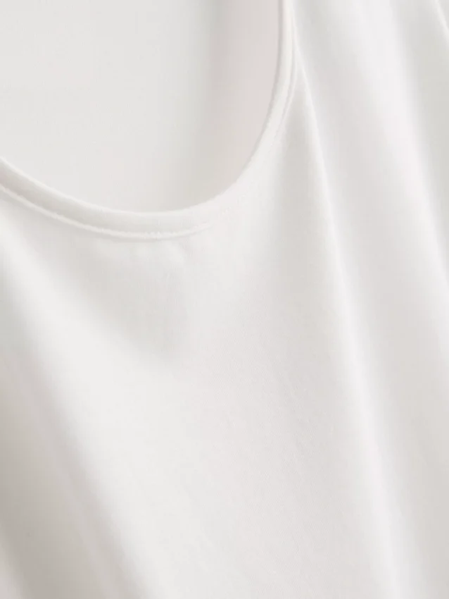 Aktiv-T-Shirt mit abgerundetem Saum