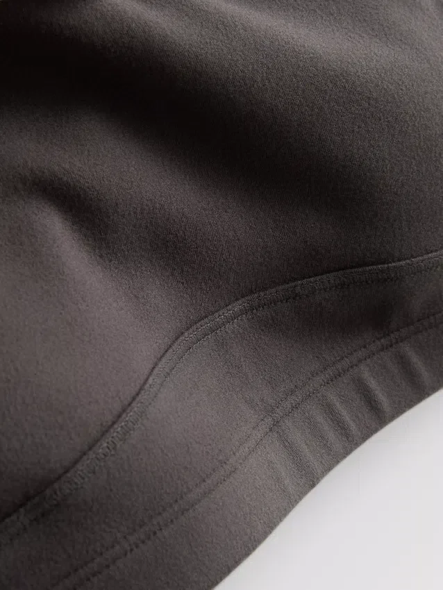 Aktives Crop-Top mit kontrastfarbener Paspelierung und gekreuztem Rücken