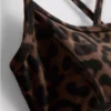 Aktives Crop-Top mit Racerback im Leopardenmuster