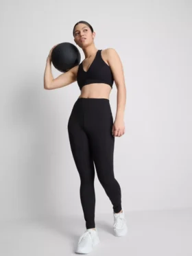 Aktives Crop-Top mit V-Ausschnitt und sanfter Stützfunktion