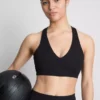 Aktives Crop-Top mit V-Ausschnitt und sanfter Stützfunktion