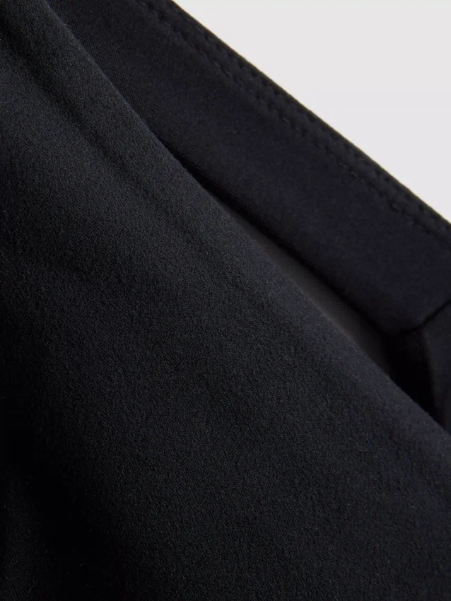 Aktives Crop-Top mit V-Ausschnitt und sanfter Stützfunktion