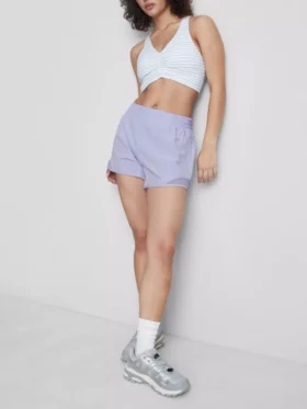 Aktivshorts mit Mesh-Einsatz