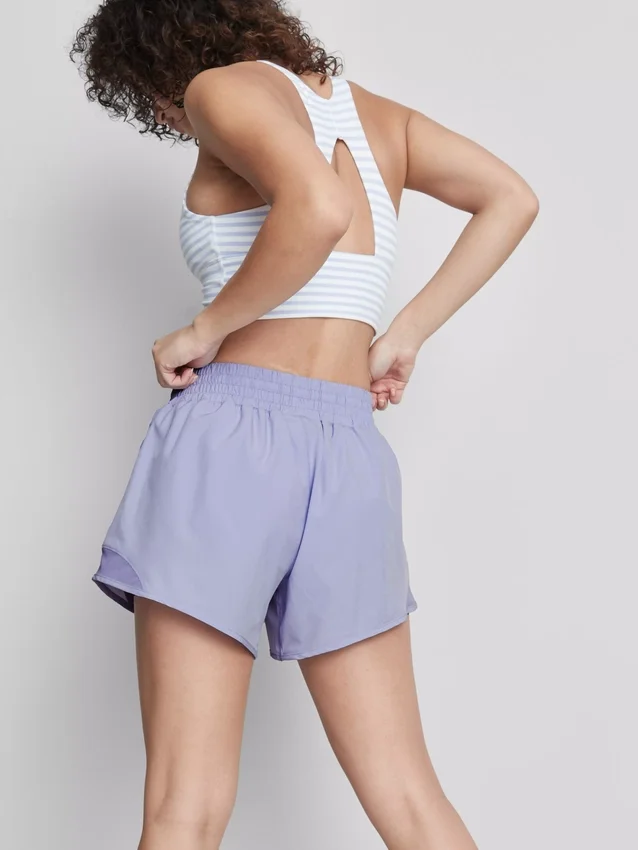 Aktivshorts mit Mesh-Einsatz