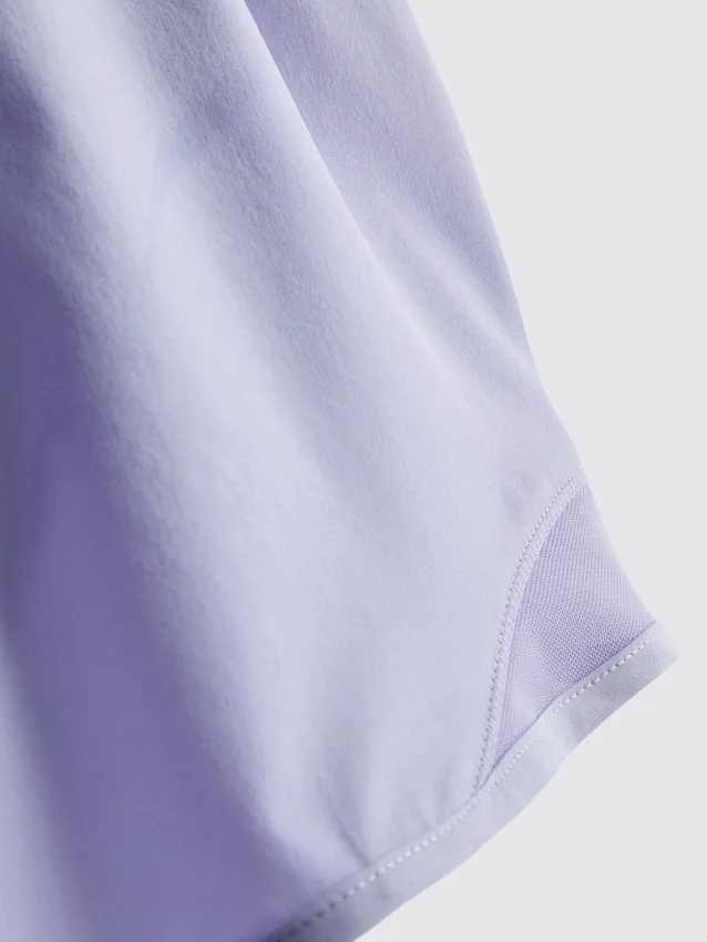 Aktivshorts mit Mesh-Einsatz