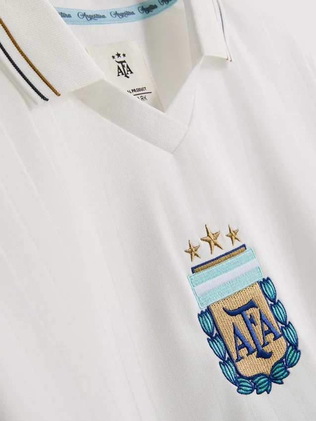 Argentinisches Fussballtrikot mit Kragen