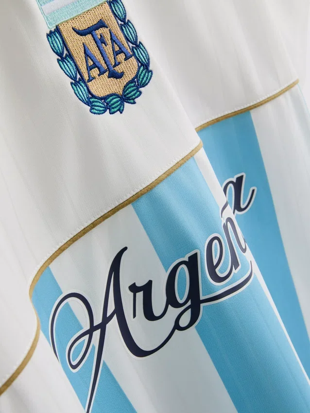 Argentinisches Fussballtrikot mit Kragen