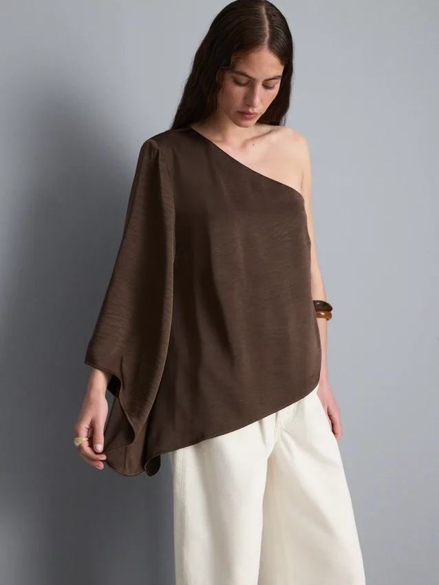 Asymmetrisches One-Shoulder-Top aus Satin