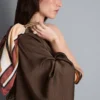 Asymmetrisches One-Shoulder-Top aus Satin