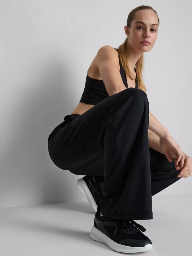 Athleisure-Hose mit weitem Bein
