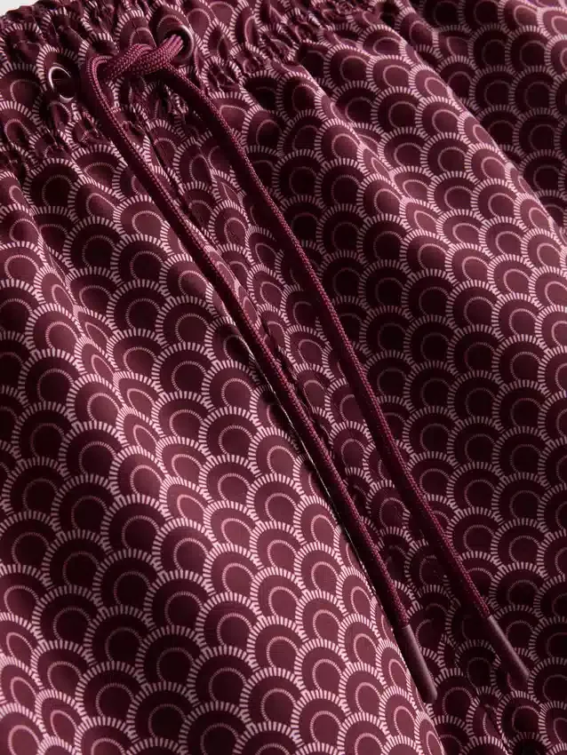 Badehose mit Kordelzug und geometrischem Muster