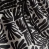 Badeshorts mit abstraktem Print