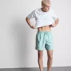 Badeshorts mit Blattstickerei