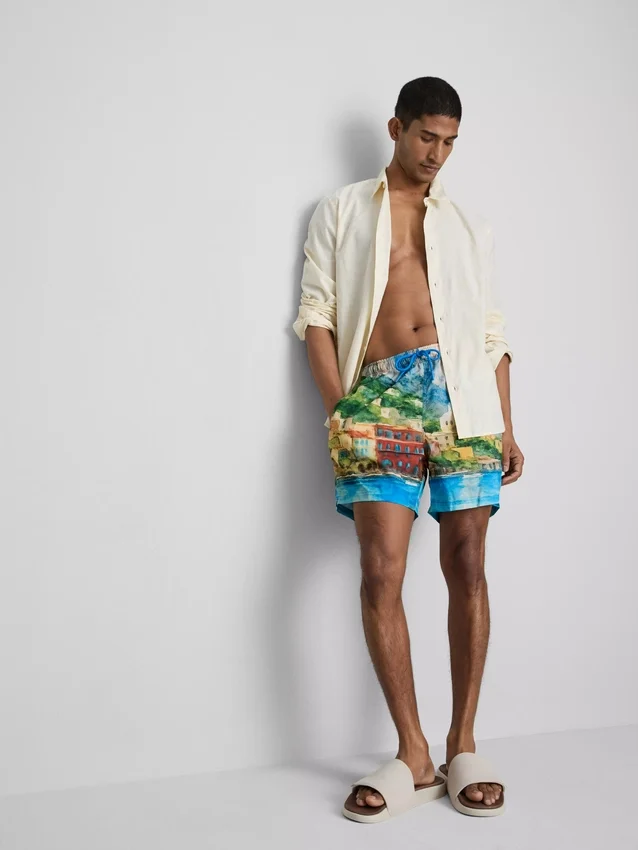 Badeshorts mit Landschaftsmotiv