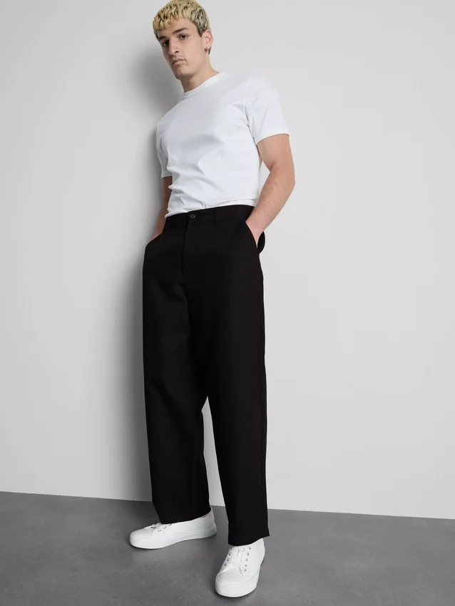 Baggy-Chinos mit mittlerer Leibhöhe