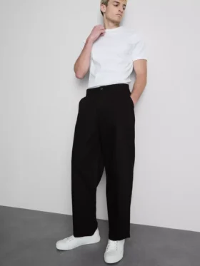 Baggy-Chinos mit mittlerer Leibhöhe