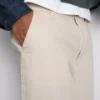 Baggy-Chinos mit mittlerer Leibhöhe