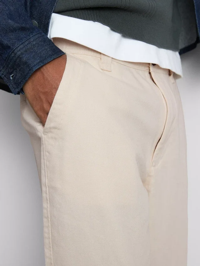 Baggy-Chinos mit mittlerer Leibhöhe