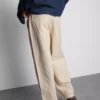 Baggy-Chinos mit mittlerer Leibhöhe