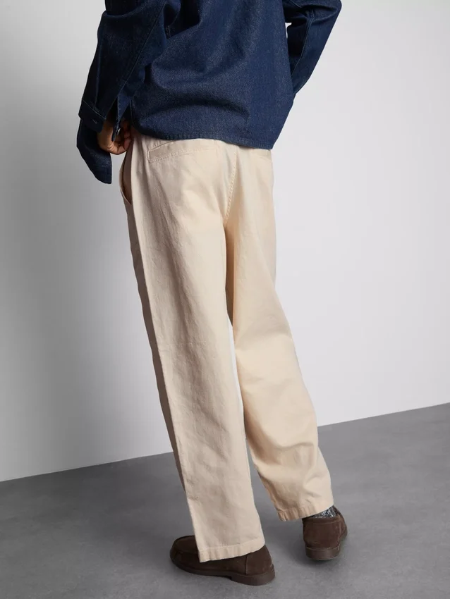 Baggy-Chinos mit mittlerer Leibhöhe
