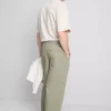 Baggy-Chinos mit mittlerer Leibhöhe