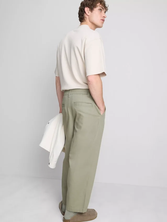 Baggy-Chinos mit mittlerer Leibhöhe