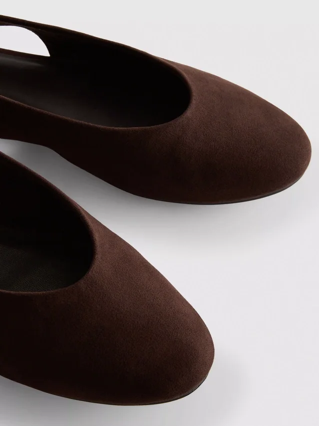 Ballerinas mit Fersenriemen