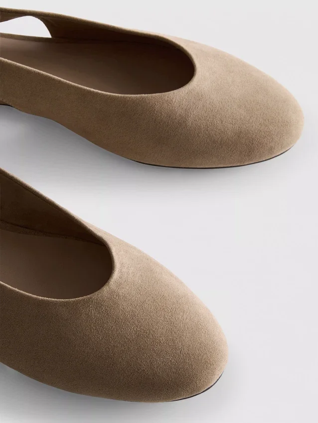 Ballerinas mit Fersenriemen