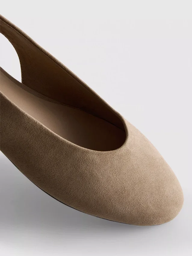 Ballerinas mit Fersenriemen