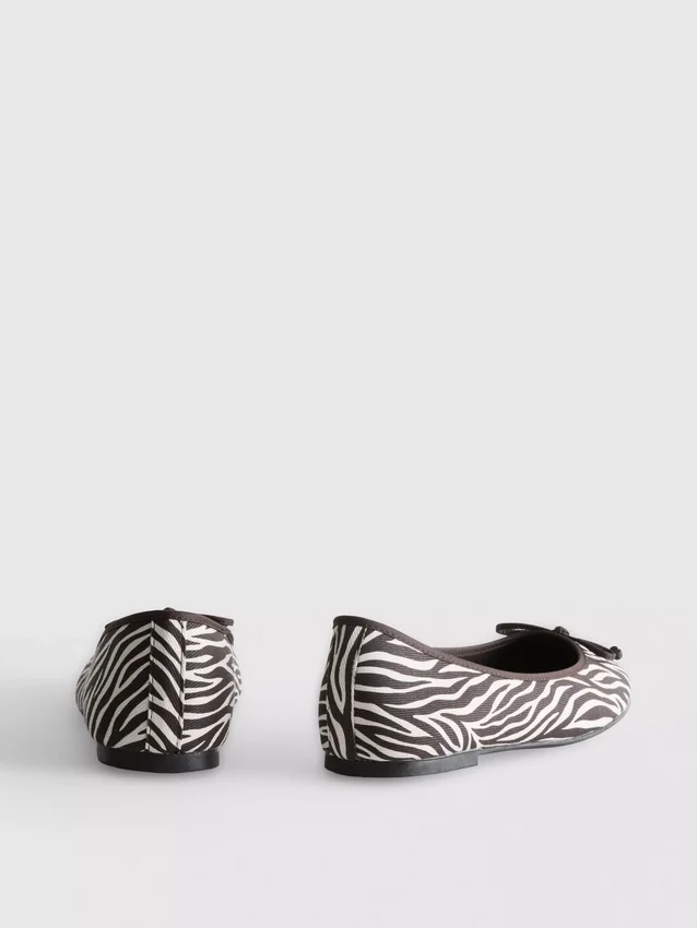 Ballerinas mit Schleife