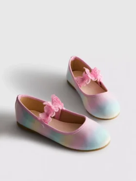 Ballerinas mit Schmetterlingsapplikation