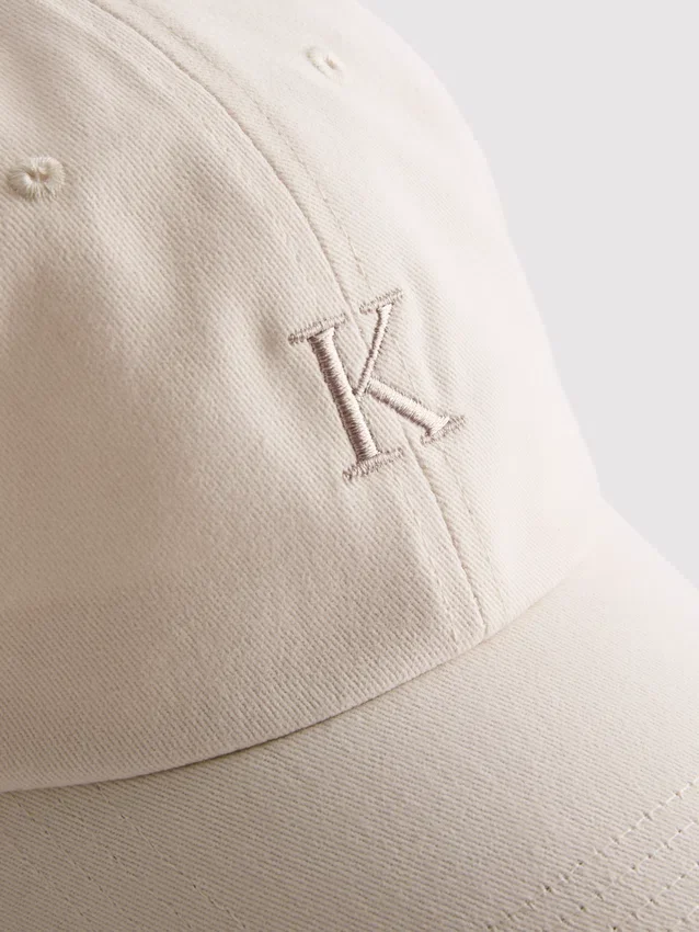 Baseballkappe mit gestickter Initiale